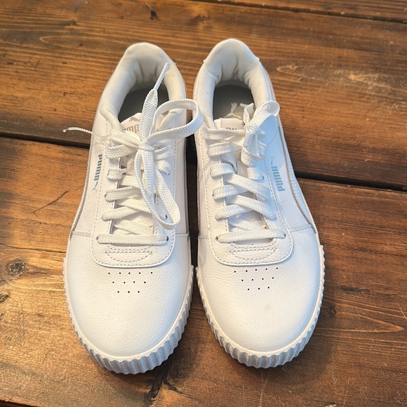 Womens Puma sneakers - Picture 2 of 4